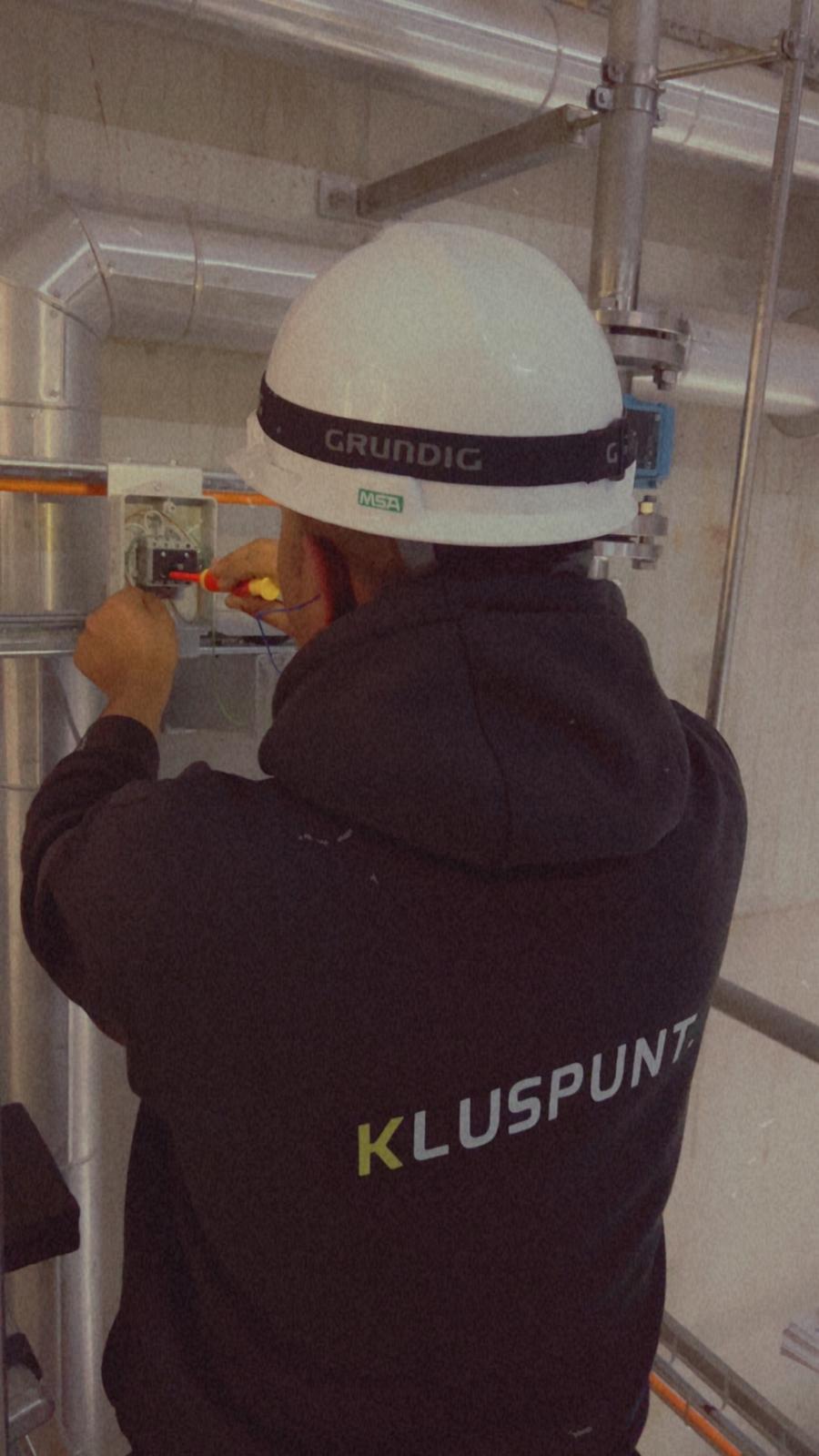 KLUSPUNT elektricien aan het werk