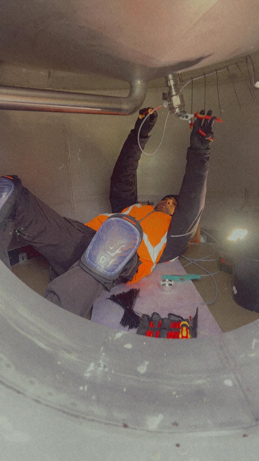 Installatie werkzaamheden op hoogte